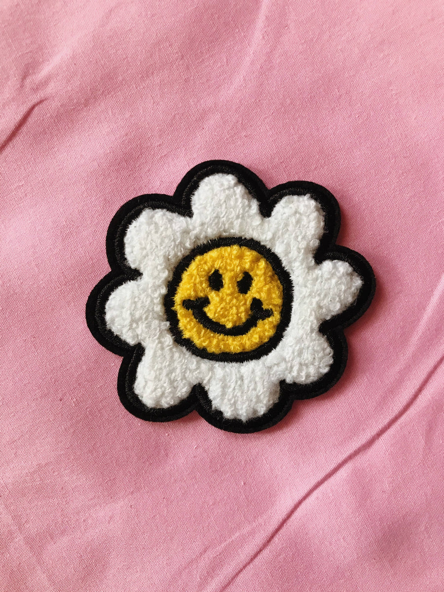 Daisy Flower Iron On Chenille Patch